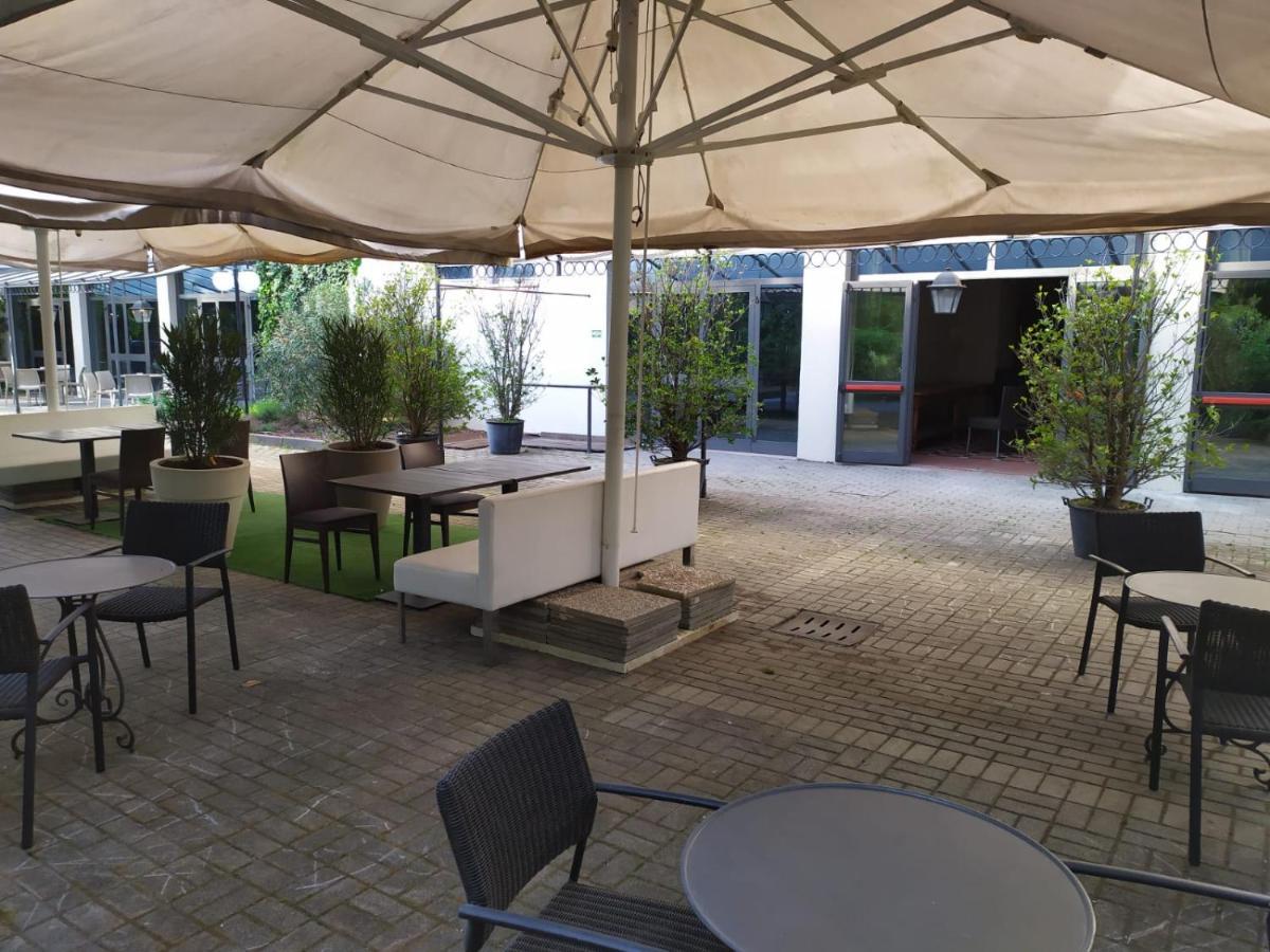Ferretti Majestichouse Hotel Castenedolo Buitenkant foto
